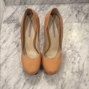 Vera Wang Lavender Nude Patent Leather Platform Heels – Size 6M
